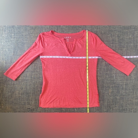 Ann Taylor Loft Coral Linen Top, Size XS, 3/4 Length Sleeves, V-neck, Slit Hem - Picture 4 of 7
